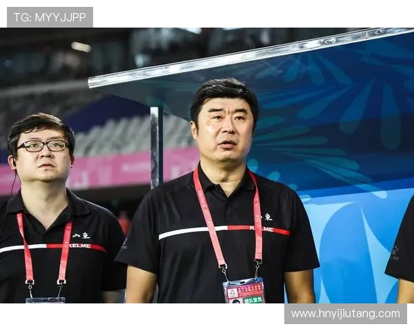 深圳足球队与上海足球队赛后复盘分析比赛节奏与战术对抗的深度探讨 深圳足球队与上海足球队赛后复盘分析比赛节奏与战术对抗的深度探讨