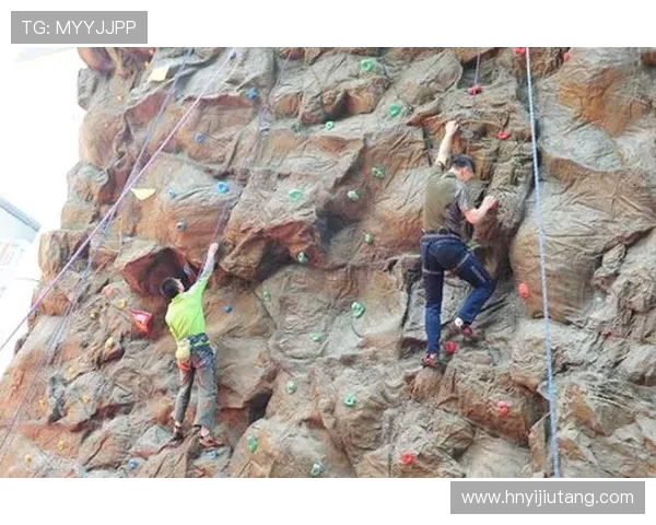 重庆攀岩队以87分稳居攀岩联赛积分榜首位展现强劲实力