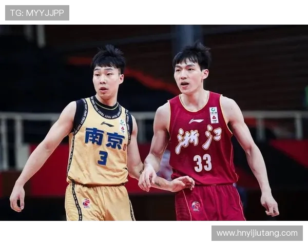 南京羽毛球队在城市联赛中以67分稳居积分榜首位展现强劲实力